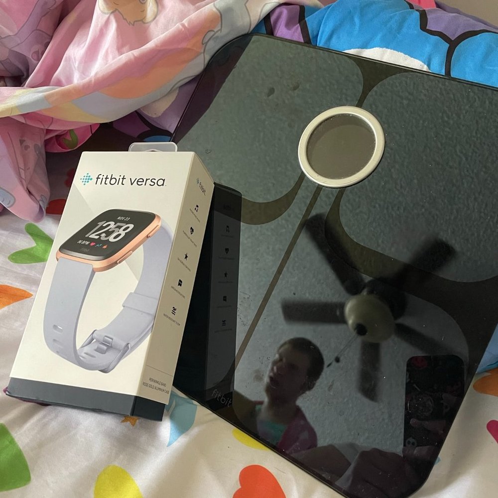 Fitbit Versa + Fitbit Aria Smart Scale